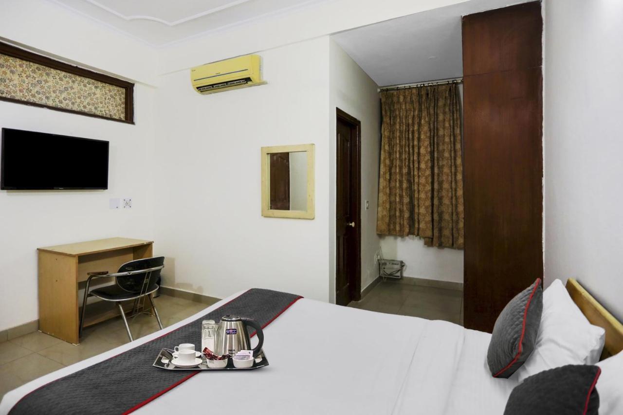 Fabexpress Ap International Hotel Noida Exterior photo