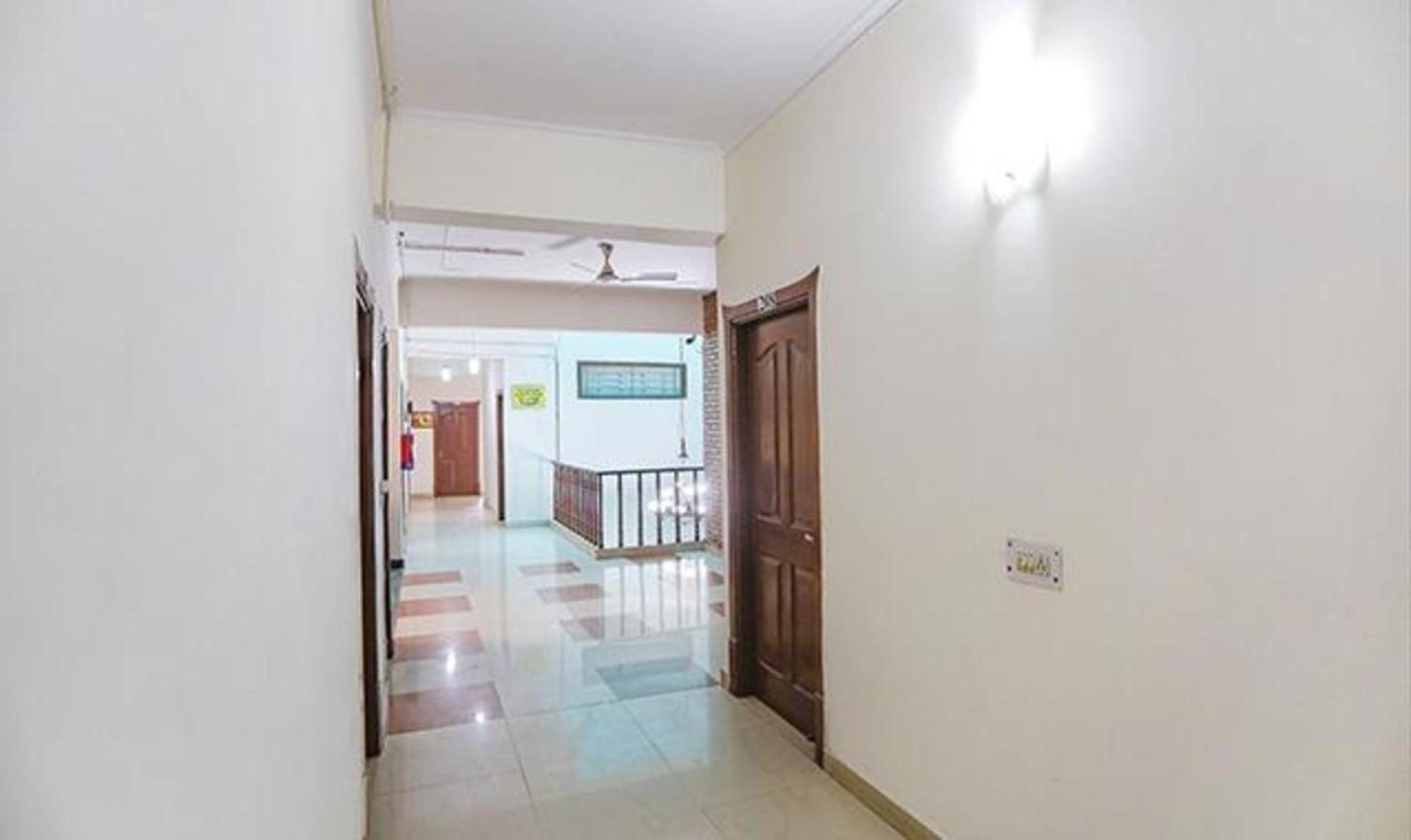 Fabexpress Ap International Hotel Noida Exterior photo