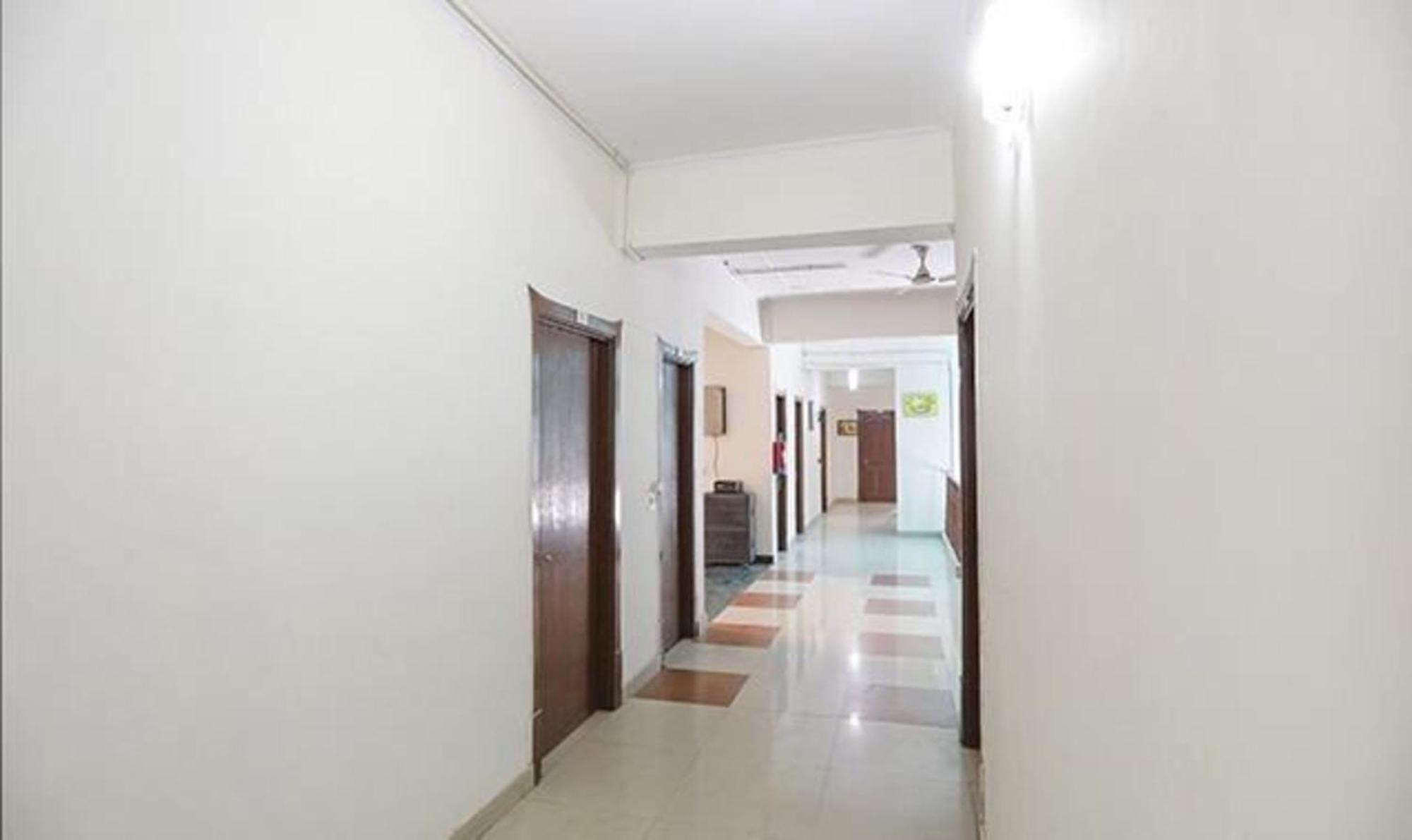 Fabexpress Ap International Hotel Noida Exterior photo