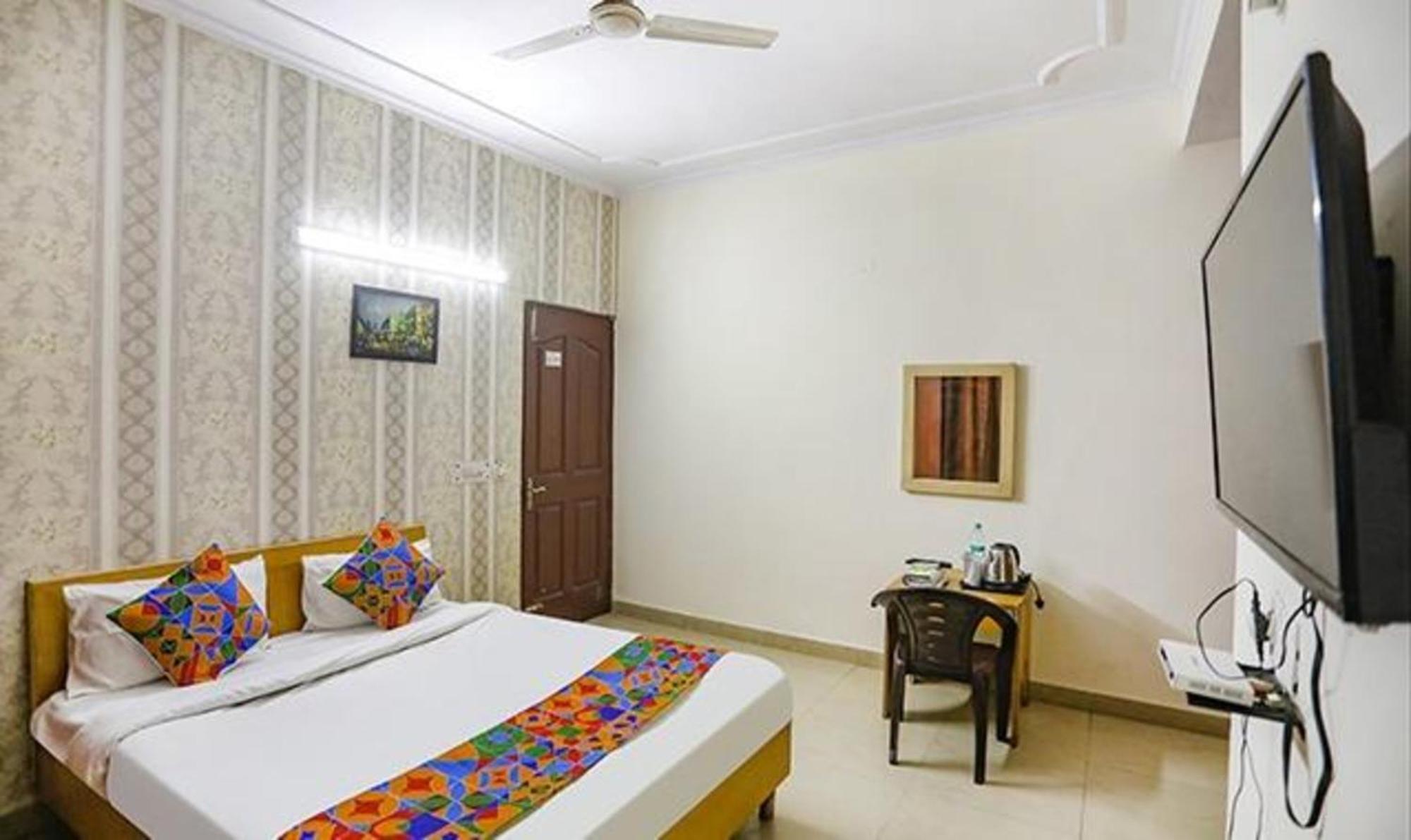 Fabexpress Ap International Hotel Noida Exterior photo