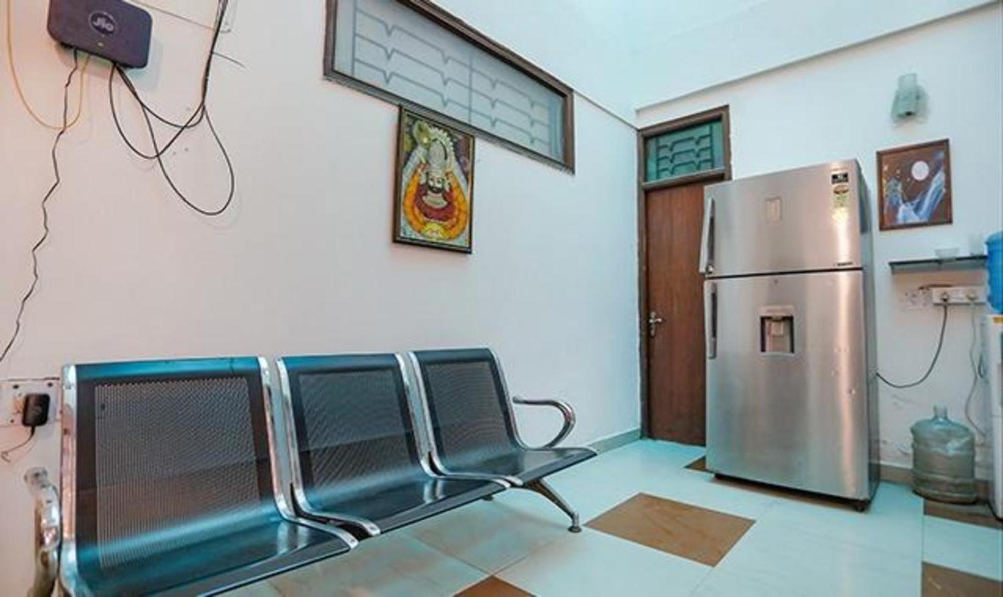 Fabexpress Ap International Hotel Noida Exterior photo
