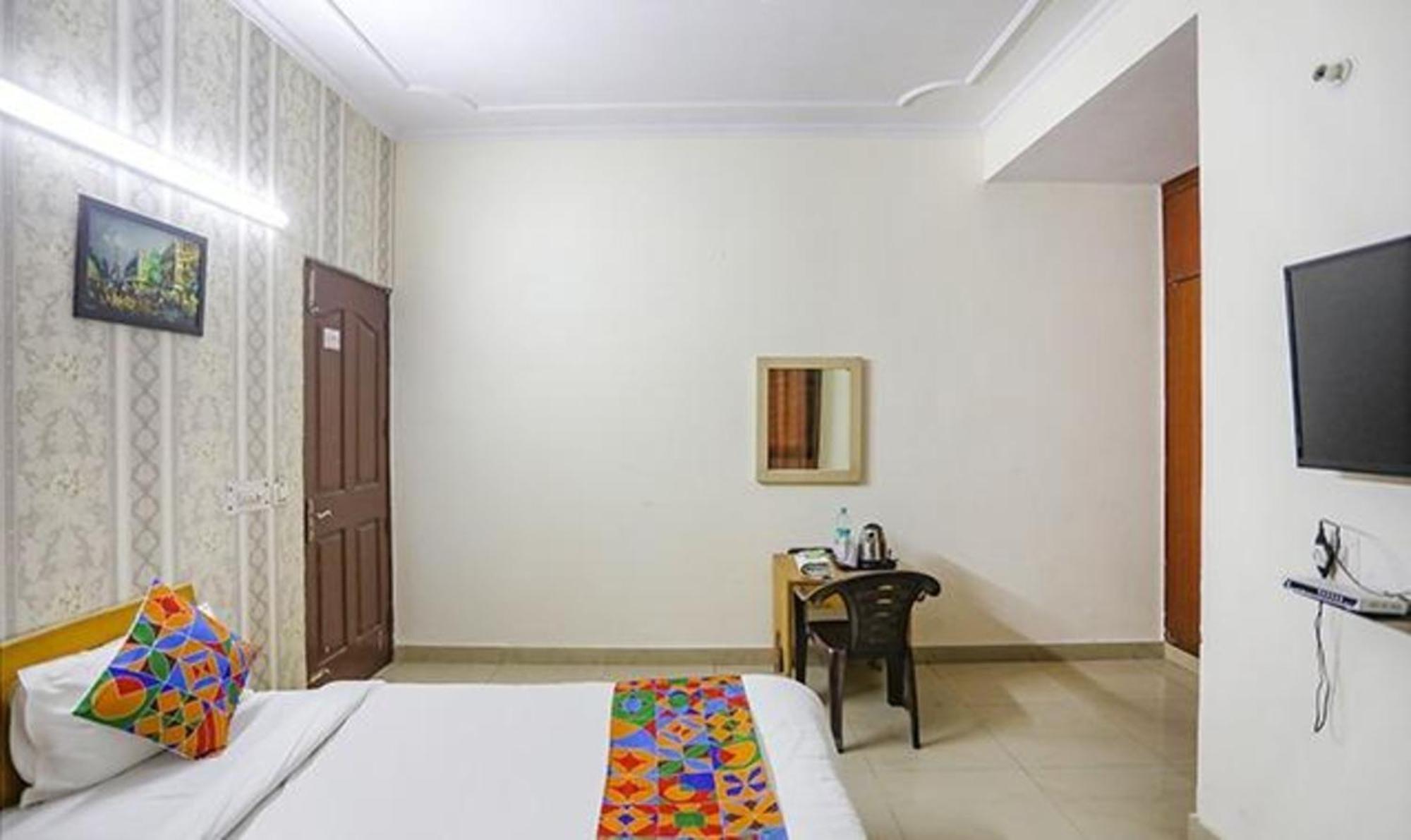 Fabexpress Ap International Hotel Noida Exterior photo