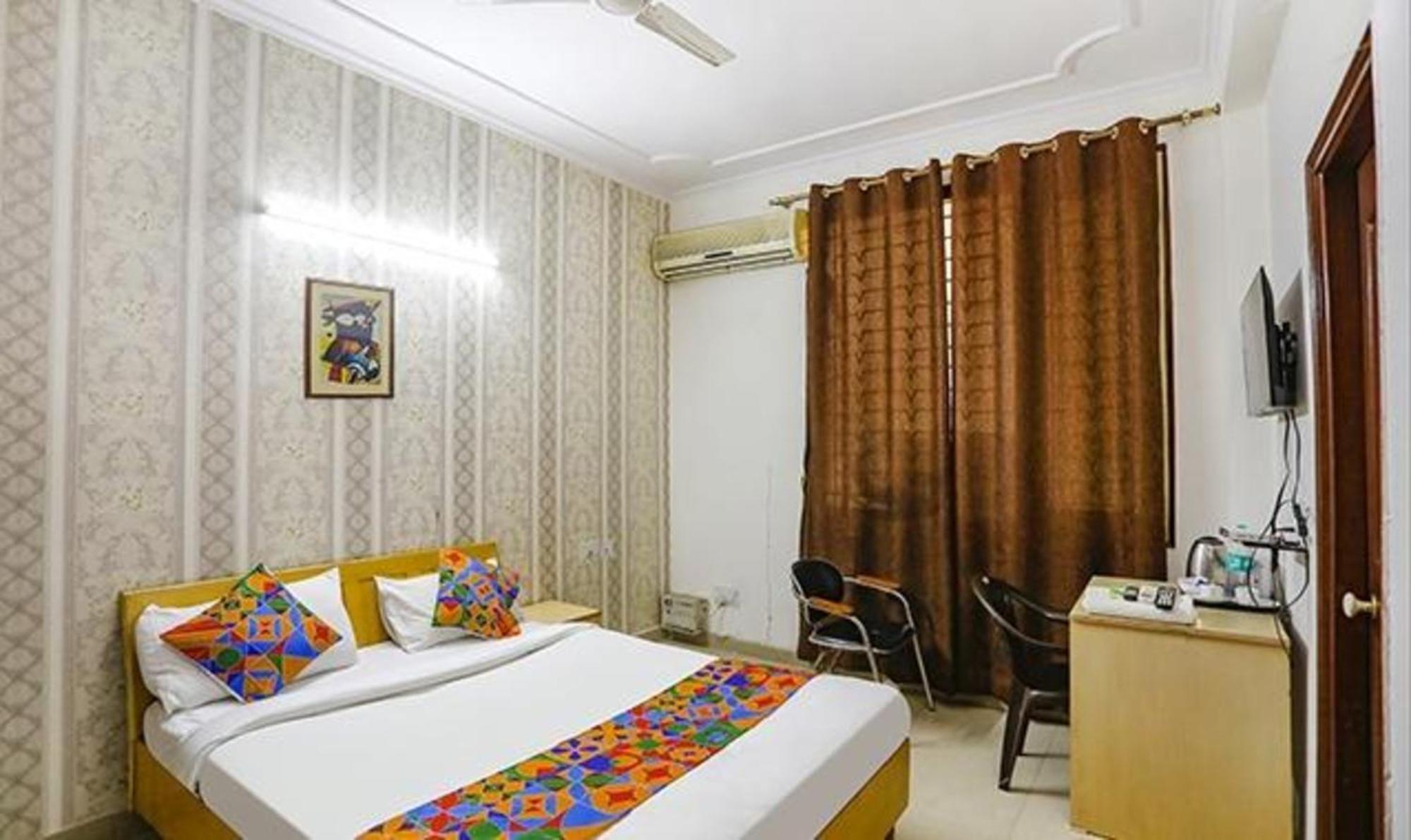 Fabexpress Ap International Hotel Noida Exterior photo