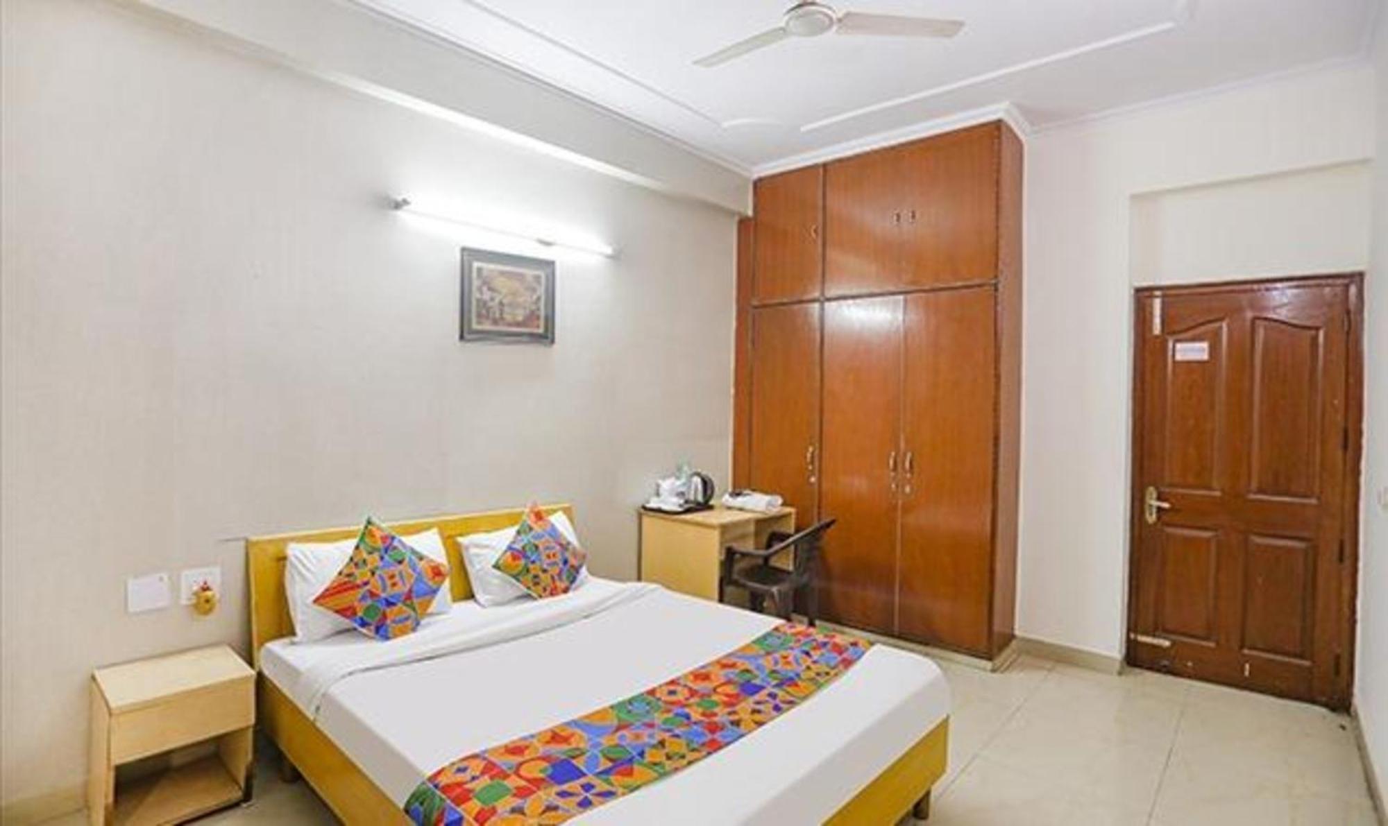 Fabexpress Ap International Hotel Noida Exterior photo