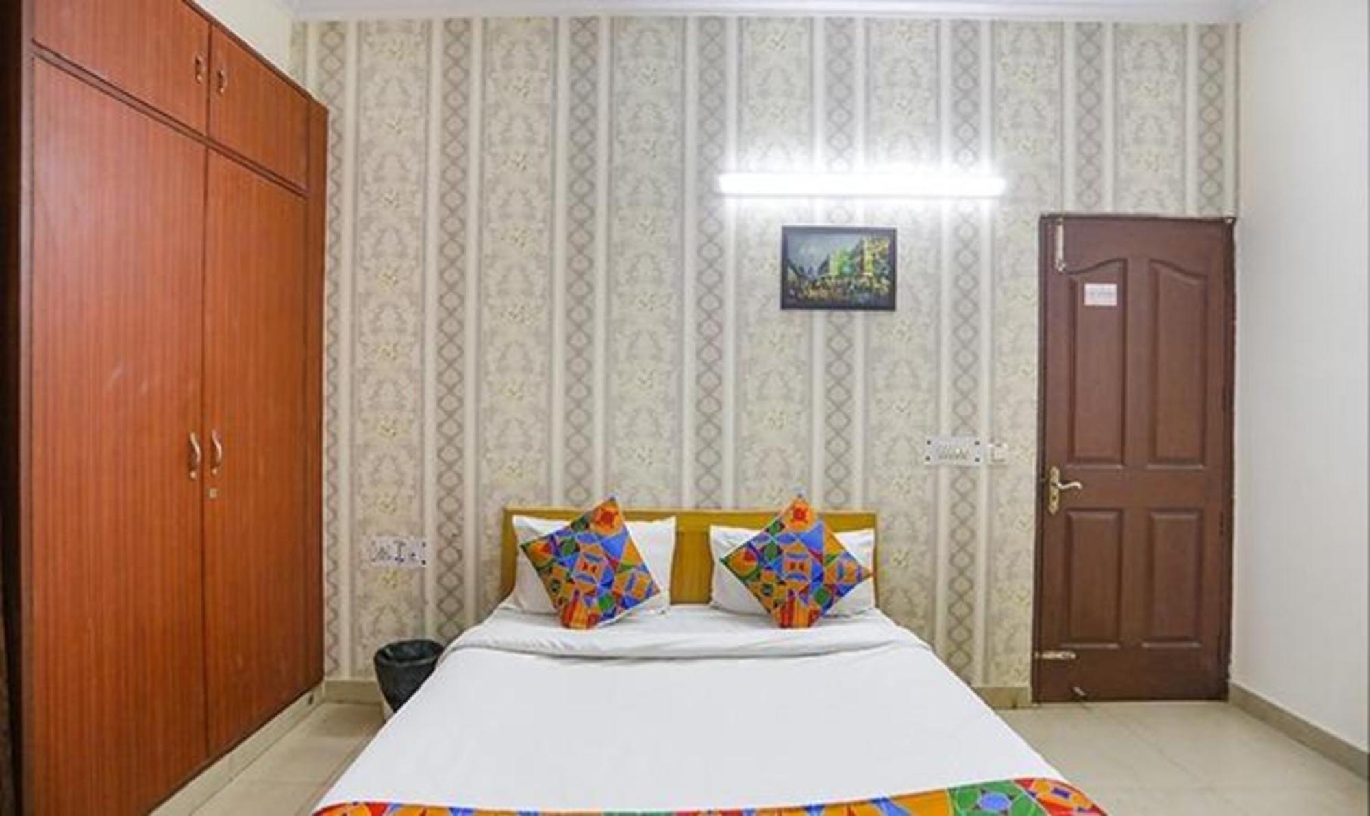 Fabexpress Ap International Hotel Noida Exterior photo