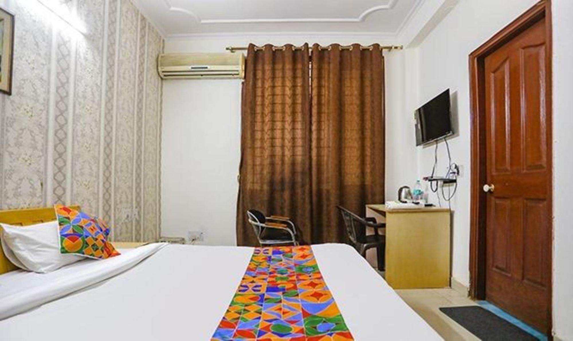 Fabexpress Ap International Hotel Noida Exterior photo